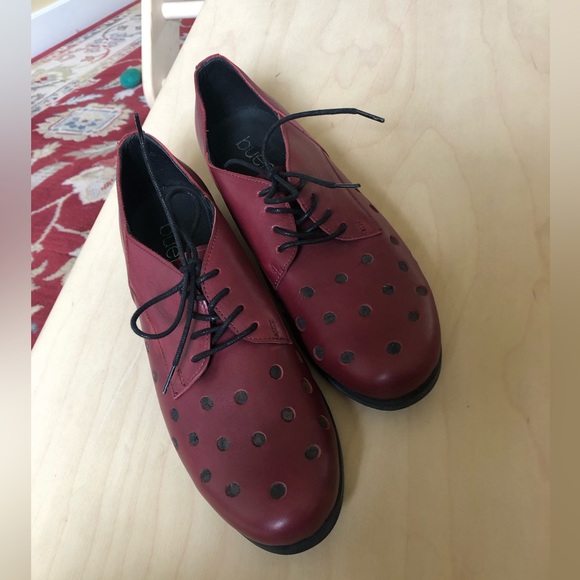 Bueno Burgundy Cutout Loafers - Picture 3 of 6